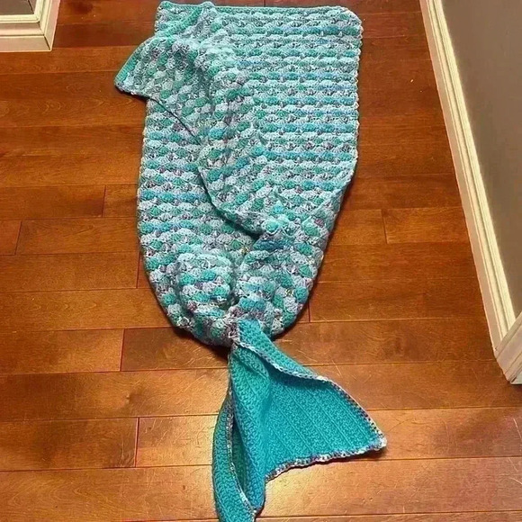 Knit Blanket Mermaid Tail Blue  Stripes Crochet Knitted - Picture 2 of 8
